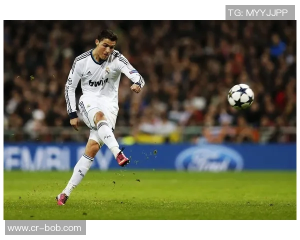 韦斯利精准传中助攻C罗精彩破门迎来职业生涯第950球辉煌时刻